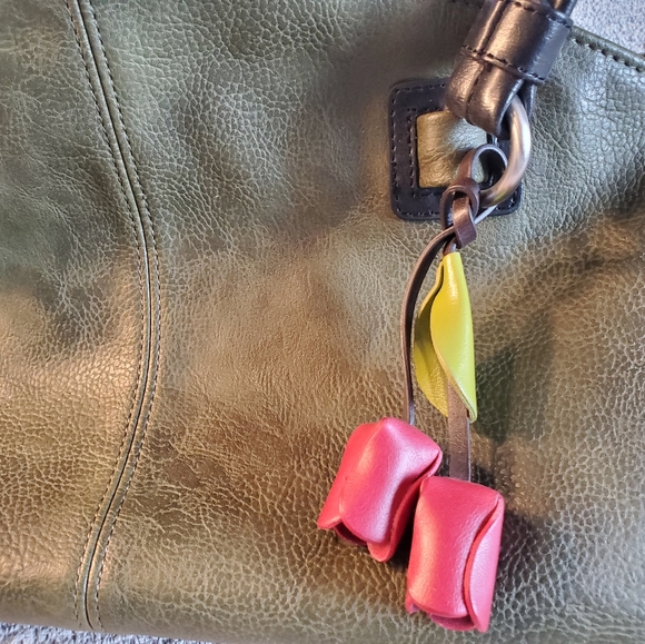 Green leather purse w/ roses - Picture 4 of 5